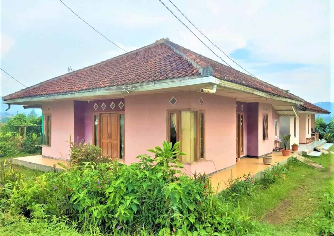 Villa Lembang Bunda Cikareumbi Exteriör bild